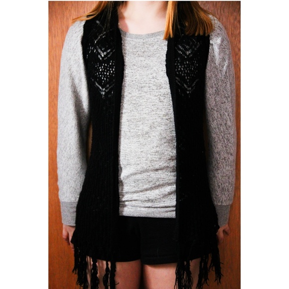 Black Crotchet sleeveless shrug - Picture 3 of 3